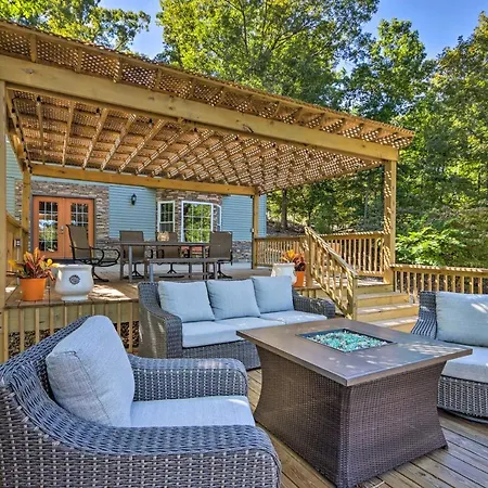 Lakeside Home With Private Dock And Jet Ski Slip!